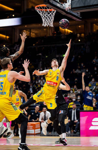 不仅球迷纷 不仅球迷纷