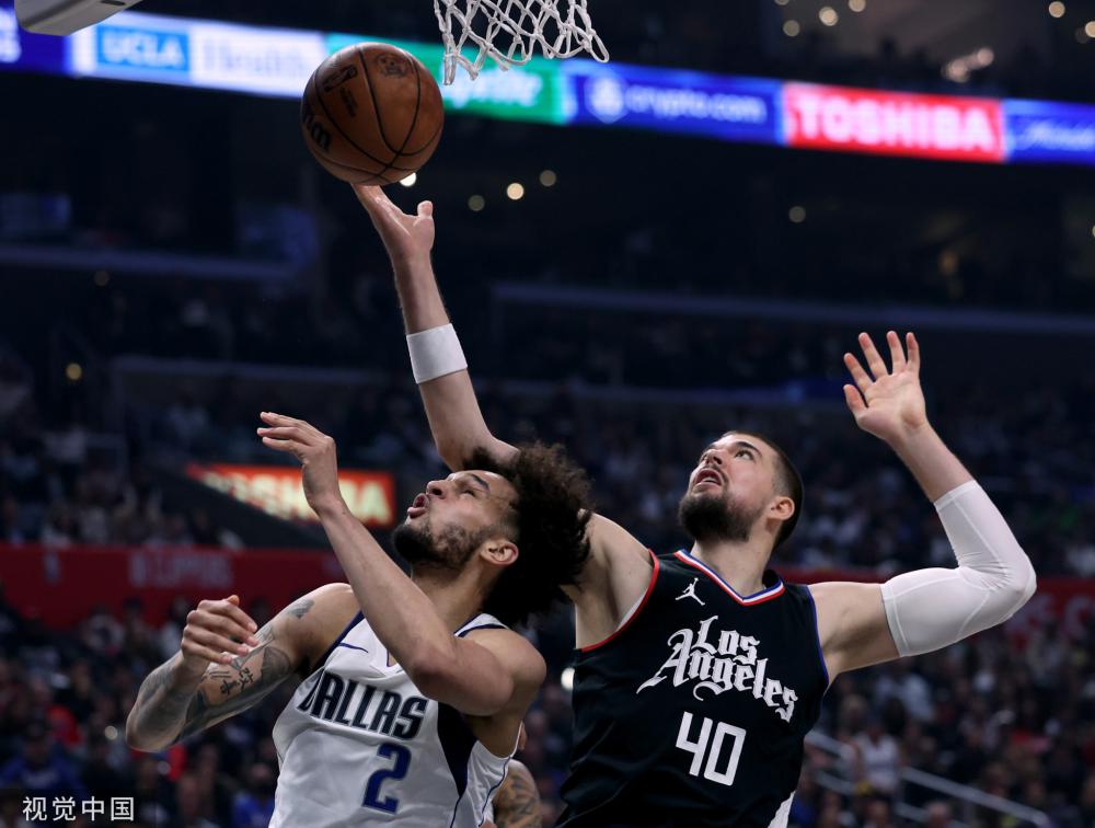 一个令人尴 一个令人尴